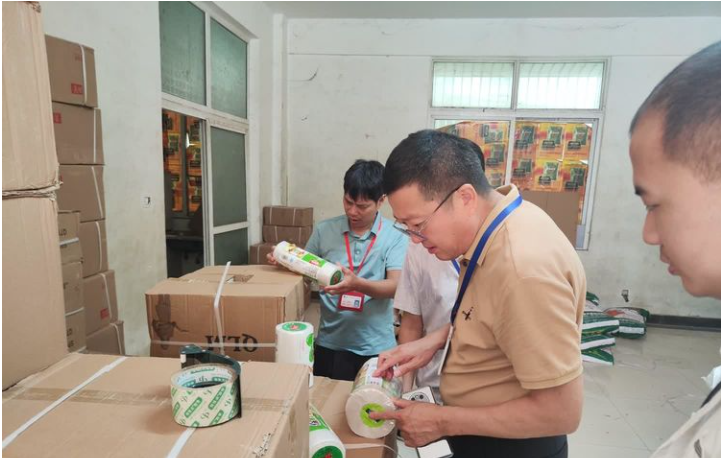 重拳出擊！海口龍華區查獲兩批違禁塑料制品，推動生態環境材料銷售